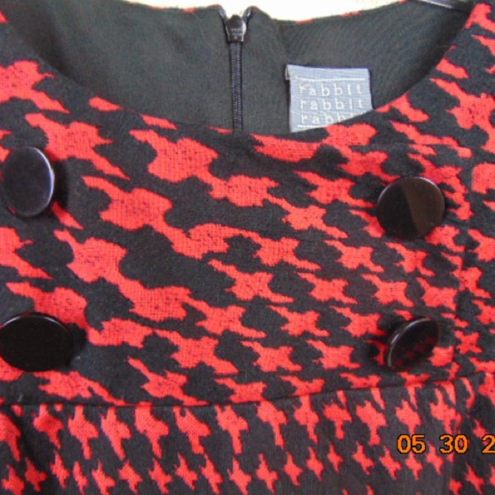 Rabbit Rabbit Rabbit Red & Black Houndstooth Midi Dress with Front Buttons - Picture 9 of 9